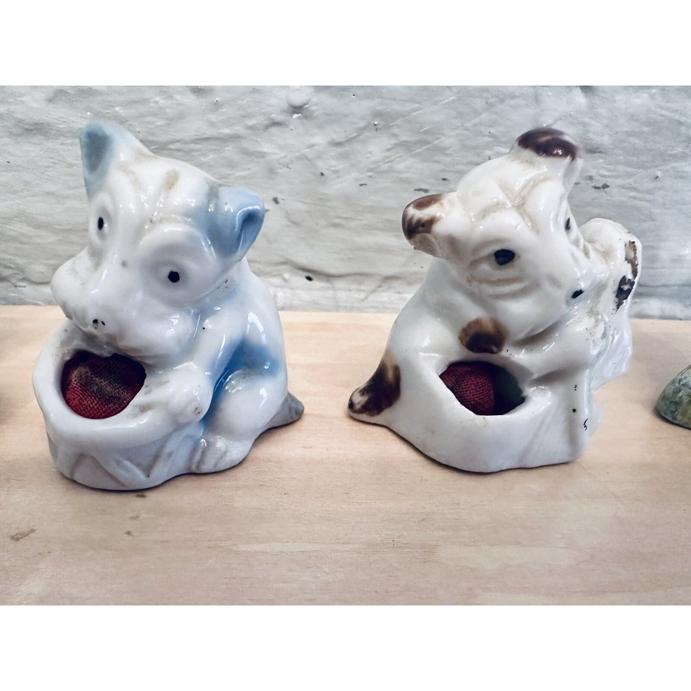 Vintage Two Dogs Holding Balls Figurines Made In‎ Japan - Picture 2 of 5